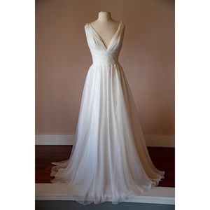 Pronovias- Dresden, color off white, size 12